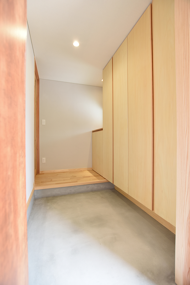 大山A棟玄関と下駄箱写真|株式会社未来住建